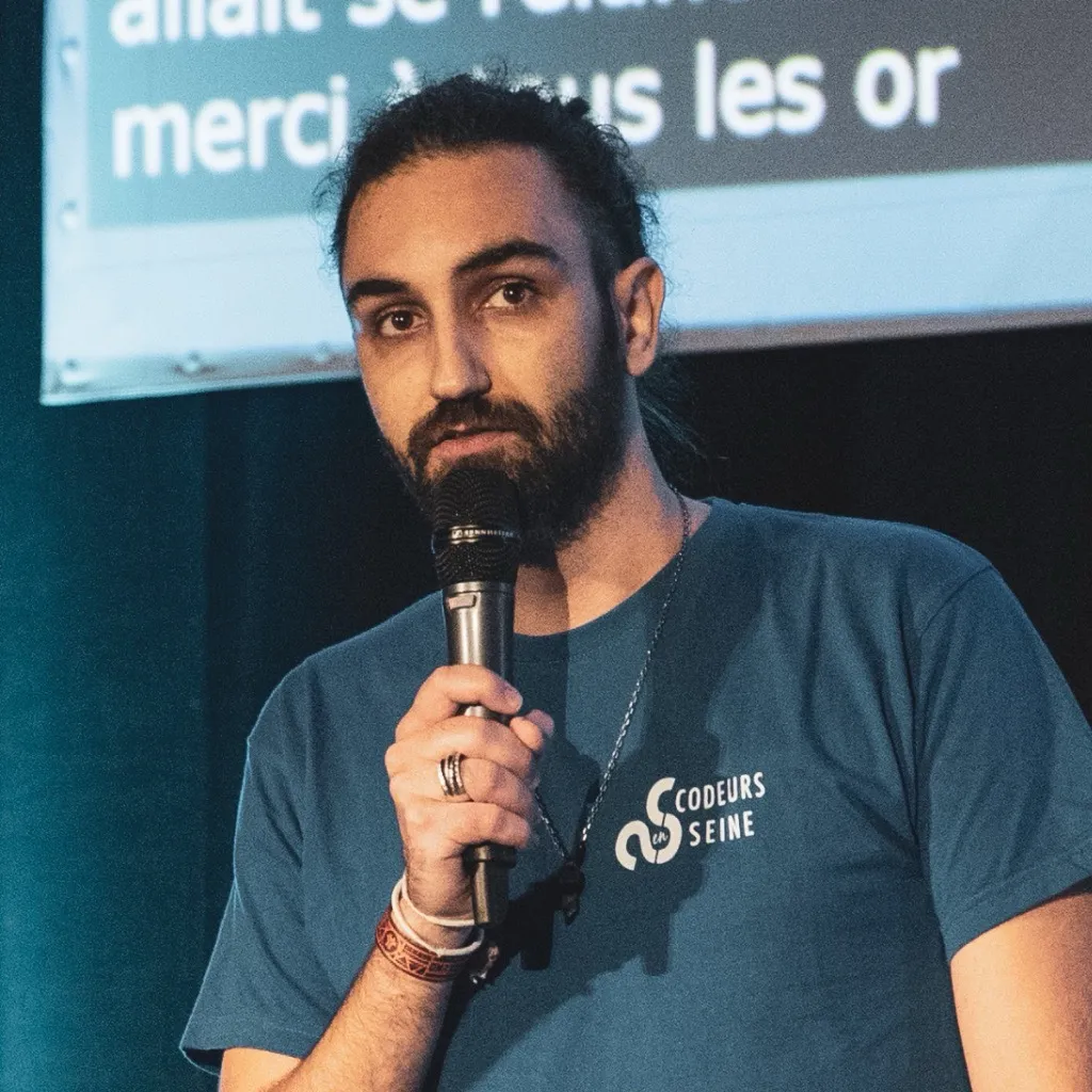 Yoann speaking in front of more than one thousand attendees for Codeurs en Seine 2023